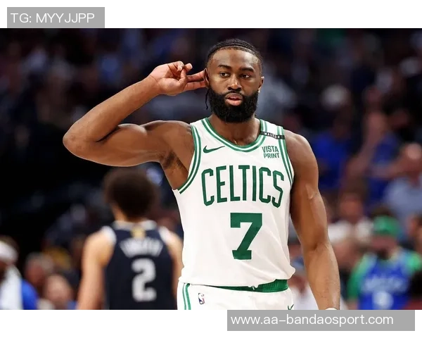 杰伦布朗28次出手仅得27分表现平平5次失误影响球队效率 杰伦布朗28次出手仅得27分表现平平5次失误影响球队效率