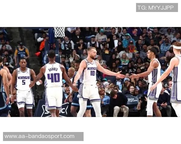 凯尔特人全队齐心协力10人出战9人得分7人上双展现强大团队实力