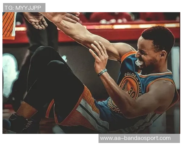 张佳玮分析库里战术变化先喂饱内线再展现外线威力