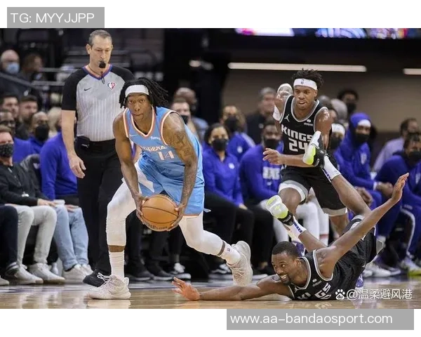 快船苦战联盟倒数第三雷霆球迷欢欣鼓舞享受比赛乐趣 快船苦战联盟倒数第三雷霆球迷欢欣鼓舞享受比赛乐趣