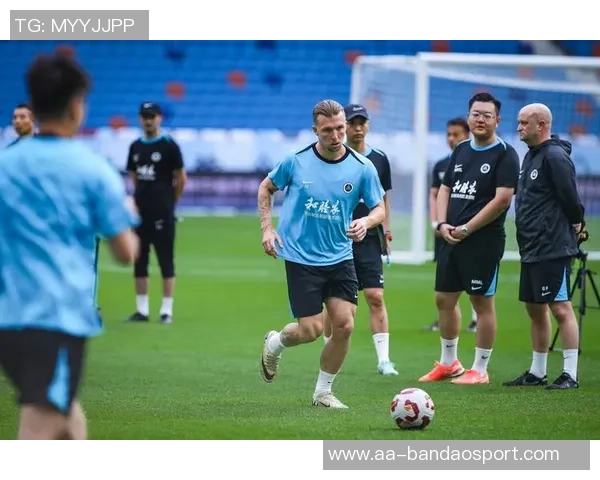 深圳新鹏城在肇庆新区体育中心举行官训迎接联赛收官战