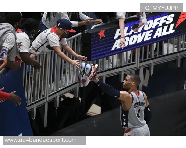 拉波尔塔宣布诺坎普第三层看台下赛季初将可容纳27000名球迷 拉波尔塔宣布诺坎普第三层看台下赛季初将可容纳27000名球迷